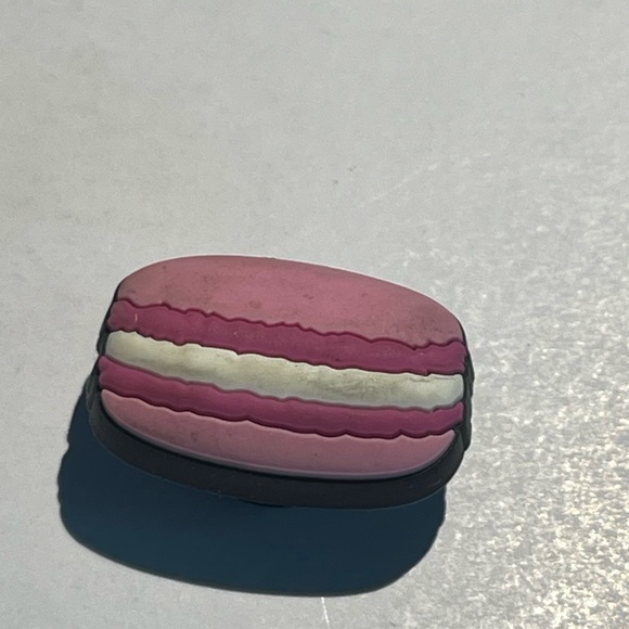 Macaroon JIBBITZ CROCS - Picture 1 of 2